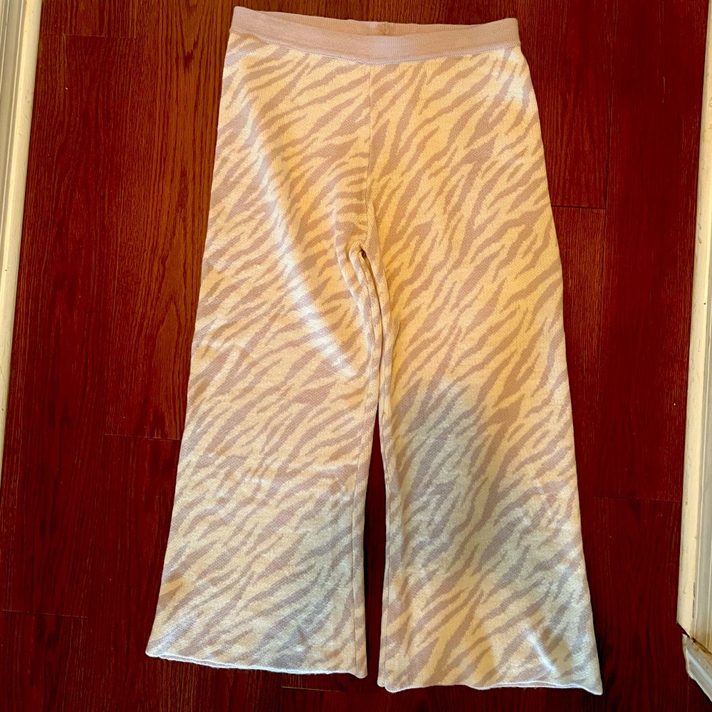 TIME and TRU Women’s Knit Pants
Size: L | Purple and Cream